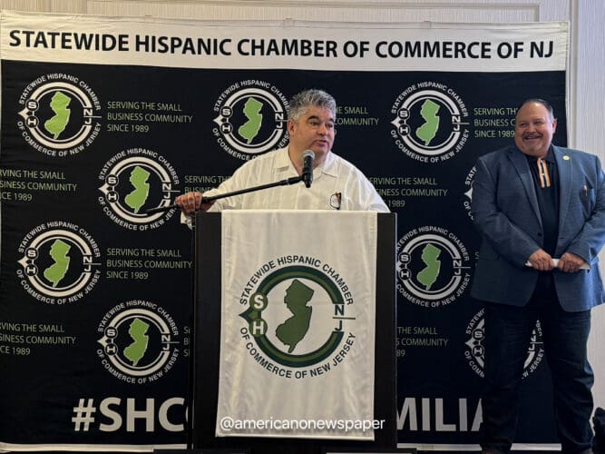 Luis O. De La Hoz, Chairman of the Statewide Hispanic Chamber of Commerce of New Jersey, flanked by the Master of Ceremony Marco González Jr., Esquire.