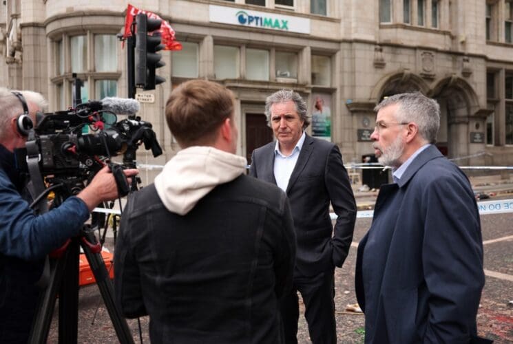 Mayor of the Liverpool City Region Steve Rotheram (C) visits the scene where a car collided with people during the Liverpool FC trophy parade in Liverpool city centre, Britain, 27 May 2025. EFE/EPA/ADAM VAUGHAN