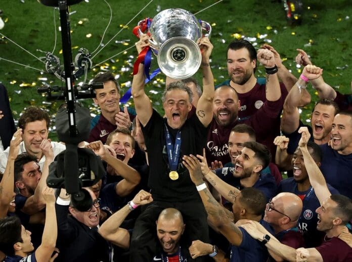 PSG head coach Luis Enrique lifts the trophy after the team won the UEFA Champions League final between Paris Saint-Germain and Internazionale Milano in Munich, Germany. May 31, 2025. EFE/EPA/FRIEDEMANN VOGEL