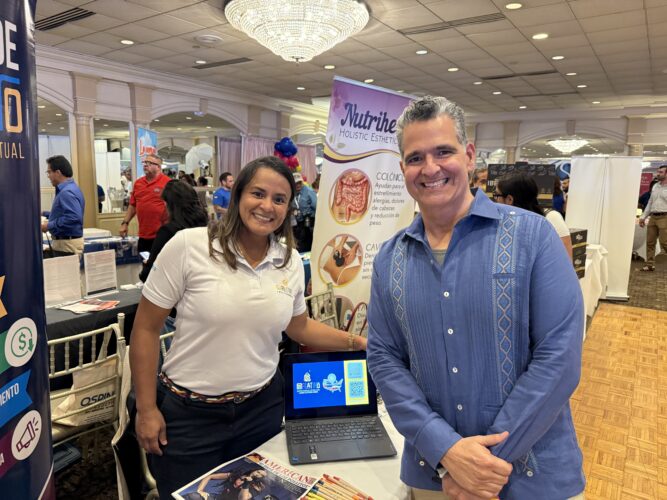 Mónica María Perlaza and Carlos Medina at the 2025 Hispanic Business Expo at the Pines Manor in Edison, NJ.