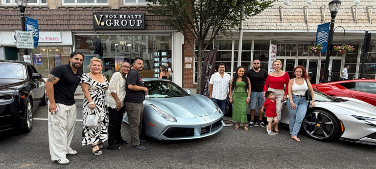 Sandra Rojas, Bibiana Hawkins, Anthony Hernéandez, José Hernández, Angie Collantes, Alex Collantes, Maria Sparacio, and Linda Collantes.