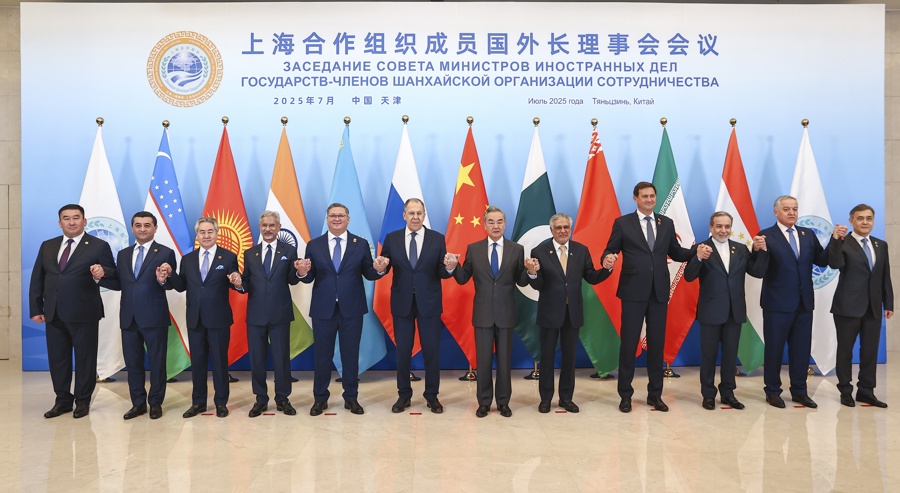 A handout photo made available by the Russian Foreign Ministry Press Service shows Russian Foreign Minister Sergei Lavrov (6-L), Chinese Foreign Minister Wang Yi (6-R), and other officials posing for a family photo before the 25th summit of the Council of Foreign Ministers of the Shanghai Cooperation Organization (SCO) in Tianjin, China, 15 July 2025. EFE/EPA/RUSSIAN FOREIGN MINISTRY PRESS SERVICE