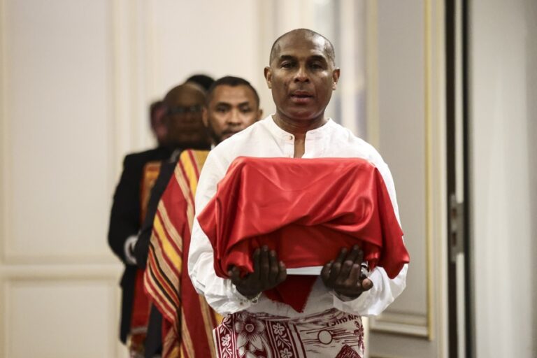 France returns Malagasy royal skulls kept in its museums.