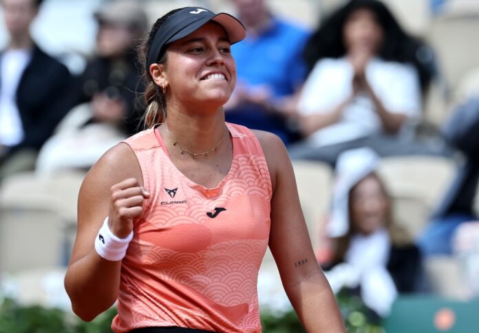 (FILE) Jessica Bouzas Maneiro of Spain celebrates matchpoint winning her Women's 1st round match against Emma Navarro of the US at the French Open Grand Slam tennis tournament at Roland Garros in Paris, France, 26 May 2025. EFE/EPA/CHRISTOPHE PETIT TESSON