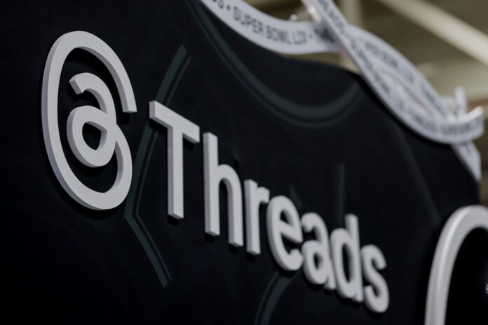 Meta entrenará a sus chatbots para que no hablen de suicidio o sexo con adolescentes