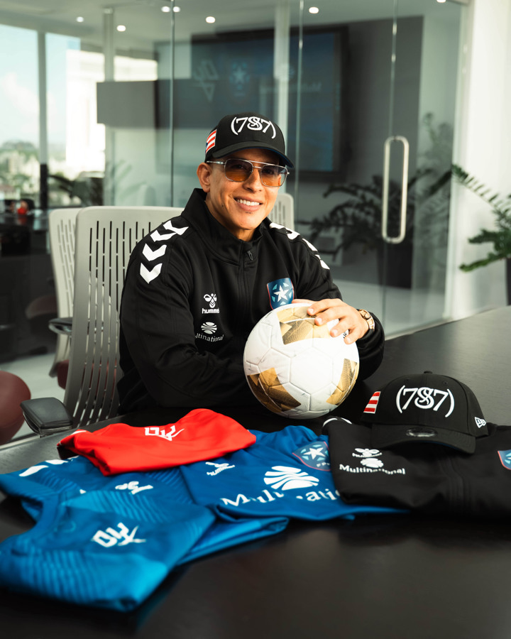 Daddy Yankee joins a business agreement for the development of soccer in Puerto Rico.