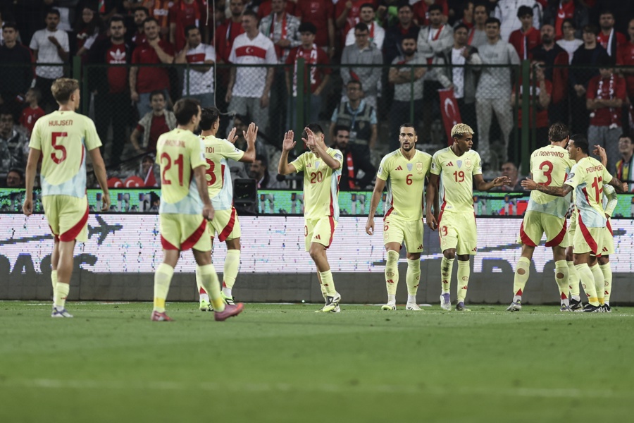 Spain's players celebrate after scoring the 4-0 goal during the 2026 FIFA World Cup Group E qualifying match between Turkey and Spain in Konya, Turkey. EFE-EPA/ERDEM SAHIN