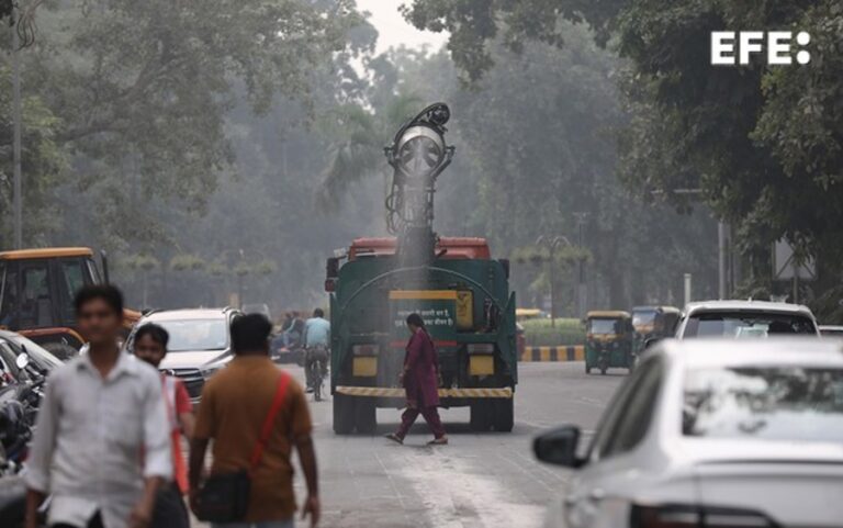 New Delhi uses ‘artificial rain’ for first time to curb pollution New Delhi uses ‘artificial rain’ for first time to curb pollution