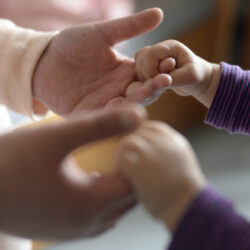 Two genetic profiles are distinguished within autism associated with the age of diagnosis.
