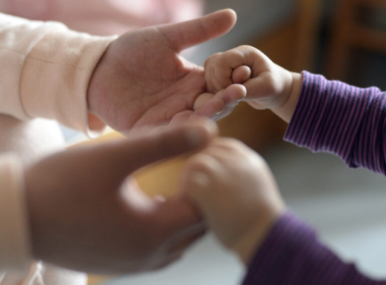 Two genetic profiles are distinguished within autism associated with the age of diagnosis.
