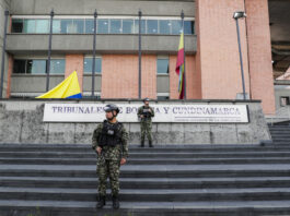Members of the Colombian Army stand guard in front of the Bogotá and Cundinamarca courthouse on Tuesday in Bogotá, Colombia. Oct. 21, 2025. EFE/Carlos Ortega