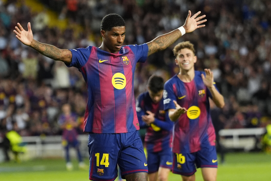 (FILE) Barcelona striker Marcus Rashford (L) celebrates after scoring the 4-1 goal during the match on matchday 3 of the Champions League between Barcelona and Olimpiacos, at the Estadi Olimpic Lluis Companys, in Barcelona, Spain, 21 October 2025. EFE/Siu Wu