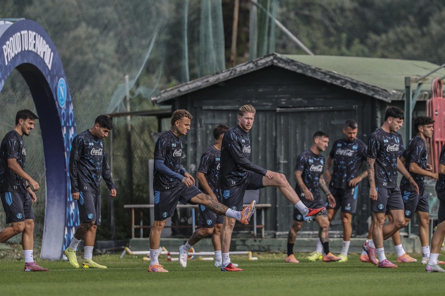 Napoli players attend a training session in Castelvolturno, Italy, 20 October 2025. SSC Napoli faces PSV Eindhoven on 21 October 2025 in a UEFA Champions League match. EFE/EPA/Ciro Fusco