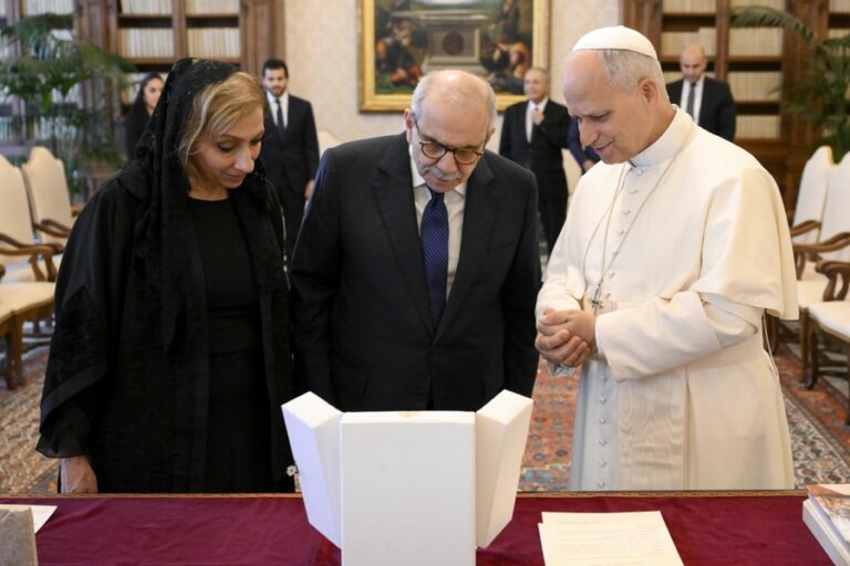Leo XIV receives the Lebanese Prime Minister before his trip and they hope for peace in the Middle East. Leo XIV receives the Lebanese Prime Minister before his trip and they hope for peace in the Middle East.
