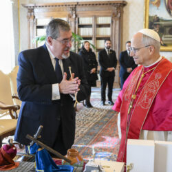 The Pope meets with Arévalo de León to discuss the fight against poverty and crime.