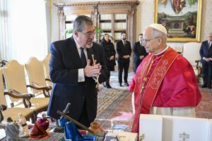 The Pope meets with Arévalo de León to discuss the fight against poverty and crime.