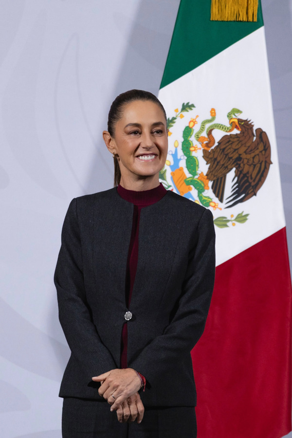Sheinbaum congratulates Miss Universe Mexico.
