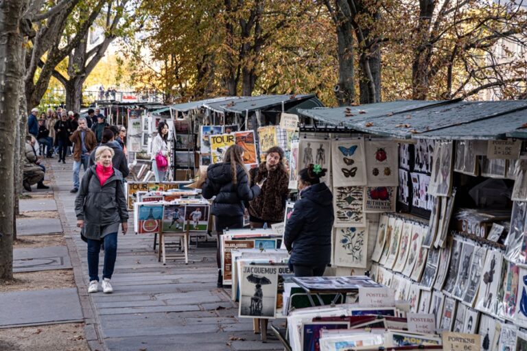 Riverside booksellers mark 475 years of Paris literary life
