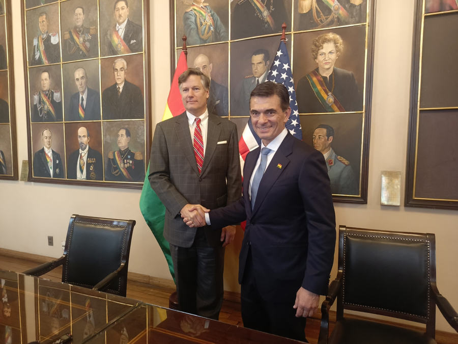Bolivian President Rodrigo Paz Pereira (R) poses with US Deputy Secretary of State Christopher Landau during a press conference in La Paz, Bolivia, Nov. 8, 2025. EFE/ Gabriel Romano