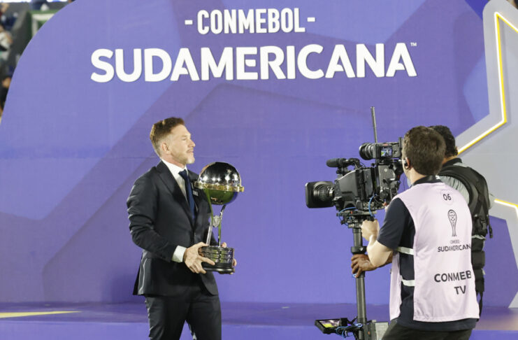 Conmebol president Alejandro Domínguez carries the championship trophy for Lanús after winning the Copa Sudamericana on Saturday against Atlético Mineiro at the Defensores del Chaco stadium in Asunción (Paraguay). Nov. 22, 2025. EFE/ Mauricio Dueñas Castañeda