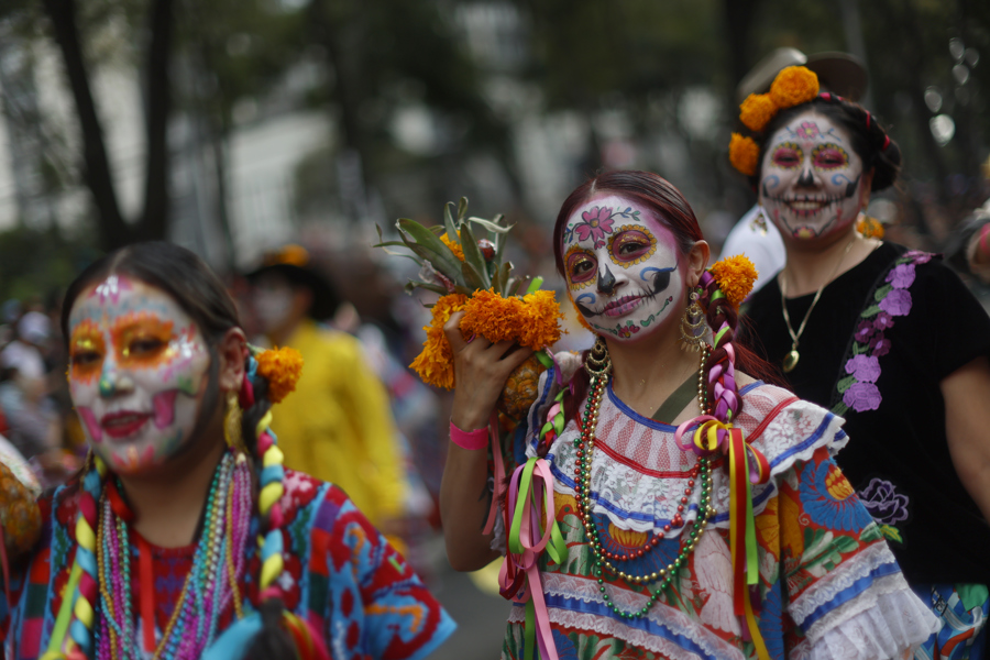 People participate in the Day of the Dead parade in Mexico City, Mexico, 01 November 2025. EFE/ Sashenka Gutierrez