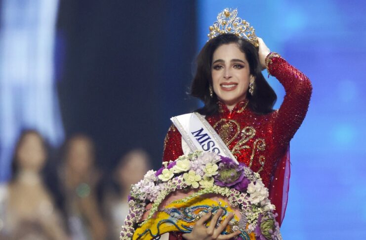 Miss Mexico Fatima Bosch reacts after being crowned as Miss Universe 2025 during the 74th Miss Universe 2025 at Impact Challenger Hall in Nonthaburi province, on the outskirts of Bangkok, Thailand, 21 November 2025. EFE-EPA/RUNGROJ YONGRIT