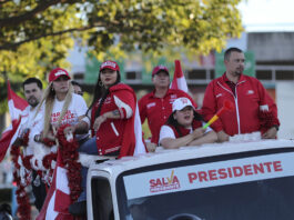 Supporters of Salvador Nasralla, the Liberal Party's candidate for the Honduran presidency, take part in a motorcade as part of the closing of his campaign on Saturday in Tegucigalpa, Honduras. Nov. 22, 2025. EFE/ Gustavo Amador