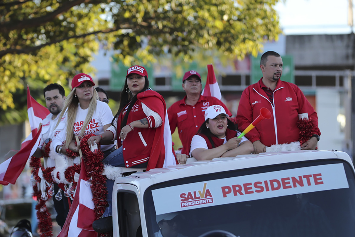 Supporters of Salvador Nasralla, the Liberal Party's candidate for the Honduran presidency, take part in a motorcade as part of the closing of his campaign on Saturday in Tegucigalpa, Honduras. Nov. 22, 2025. EFE/ Gustavo Amador