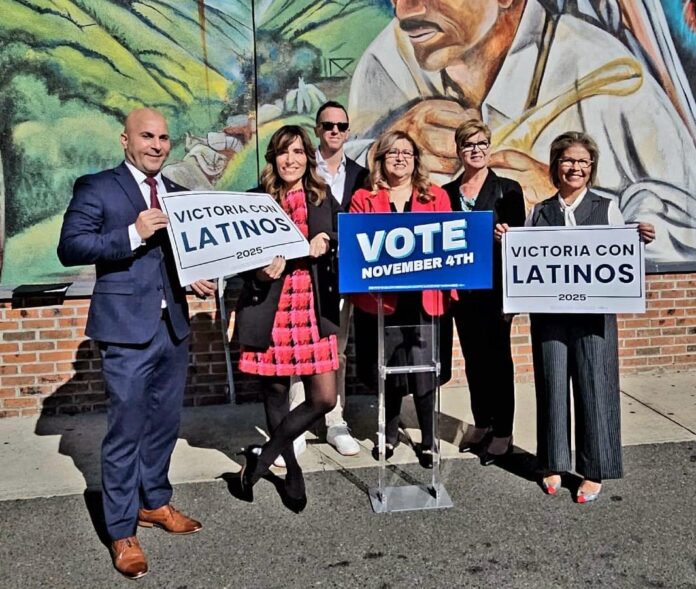 Perth Amboy Mayor, Helmin J. Caba; NJ Senate Majority Leader, Sen. M. Teresa Ruiz; Congressman Rob Menendez; Assemblywoman, Annette Quijano; Congresswoman Nellie Pou and our friend Patricia Campos-Medina.