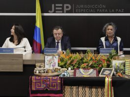 Colombian court indicts FARC members and others! From left to right: Judge Catalina Díaz, Vice President of the Chamber for Truth, Recognition of Responsibility of the Special Jurisdiction for Peace (JEP); Alejandro Ramelli, President of the JEP; and Judge Nadiezhda Henríquez, of the JEP's Chamber of Recognition of Truth and Responsibility. They are pictured during a press conference on Tuesday in Bogotá, Colombia. December 09, 2025. EFE/ Carlos Ortega