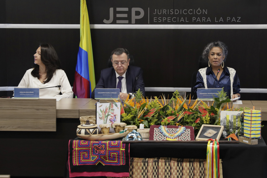 From left to right: Judge Catalina Díaz, Vice President of the Chamber for Truth, Recognition of Responsibility of the Special Jurisdiction for Peace (JEP); Alejandro Ramelli, President of the JEP; and Judge Nadiezhda Henríquez, of the JEP's Chamber of Recognition of Truth and Responsibility. They are pictured during a press conference on Tuesday in Bogotá, Colombia. December 09, 2025. EFE/ Carlos Ortega