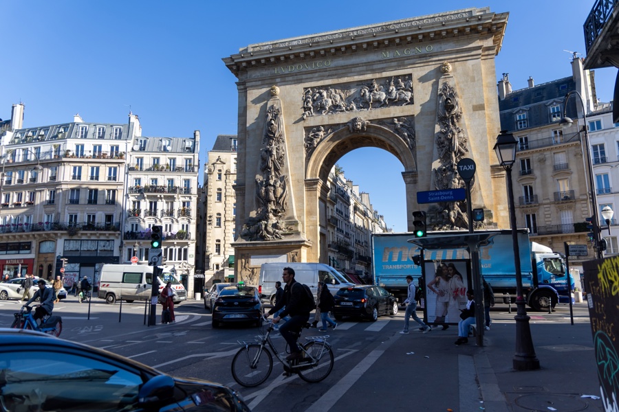 (FILE) Traffic in front of the Porte Saint-Denis in Paris, France, 19 March 2025. EFE/EPA/CHRISTOPHE PETIT TESSON