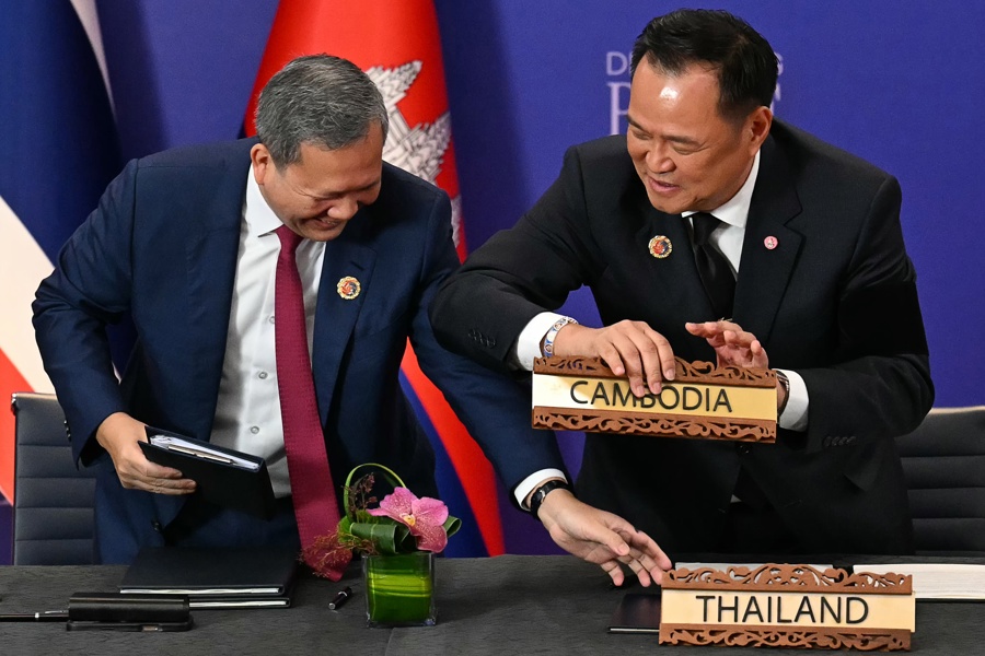 (FILE) Thailand's Prime Minister Anutin Charnvirakul (R) and Cambodia's Prime Minister Hun Manet (L) change their seats during the ceremonial signing of a short-lived ceasefire agreement between Thailand and Cambodia on the sidelines of the 47th Association of Southeast Asian Nations (ASEAN) Summit in Kuala Lumpur, Malaysia, 26 October 2025. EFE/EPA/MOHD RASFAN / POOL