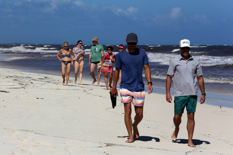 People walk along the beach in Tulum, Mexico. Dec. 2, 2025. EFE/Alonso Cupul