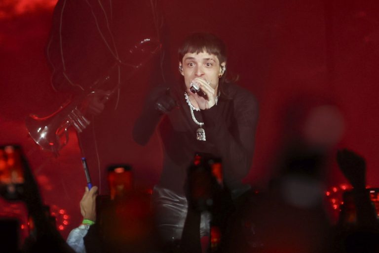 Mexican featherweight announces a “bold” 30-city US tour starting in March.