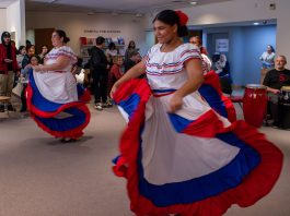 ¡El Zimmerli les invita a disfrutar de un museo bilingüe! Grupo Ritmo y Cultura, Dominicans of Middlesex County. Photo by Zimmerli Art Museum.