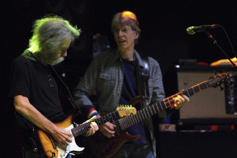 (FILE) Former Grateful Dead members, Bob Weir (L) and Phil Lesh (R) perform with their US band Furthur at the Murat Theater in Indianapolis, Indiana, 21 November 2011. EFE/EPA/STEVE C. MITCHELL