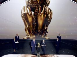 US President Donald Trump (L) receives the FIFA Peace Prize from FIFA President Gianni Infantino during the FIFA World Cup 2026 Final Draw at the Kennedy Center in Washington DC, USA, 05 December 2025. EFE-EPA/SHAWN THEW/FILE