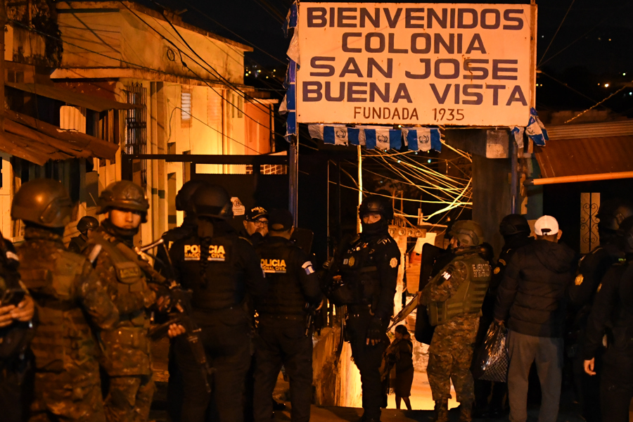 Members of the National Civil Police (PNC) and the Guatemalan Army participate in an operation in the El Gallito neighbourhood in Guatemala City, Guatemala (issued Jan. 23, 2026). Jan. 23, 2026. EFE/ Alex Cruz