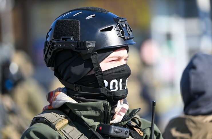 (FILE) A federal officer in Minneapolis, Minnesota, US, Jan 24, 2026. EFE/EPA/CRAIG LASSIG