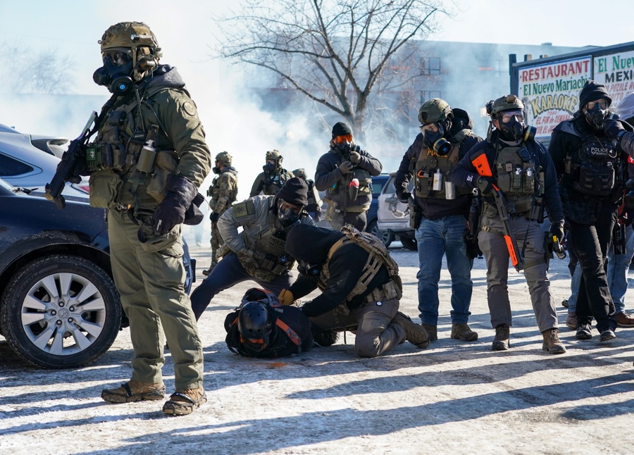 FILE) Federal officers detain a protester following a fatal shooting in Minneapolis, Minnesota, USA, 24 January 2026. EFE/EPA/CRAIG LASSIG