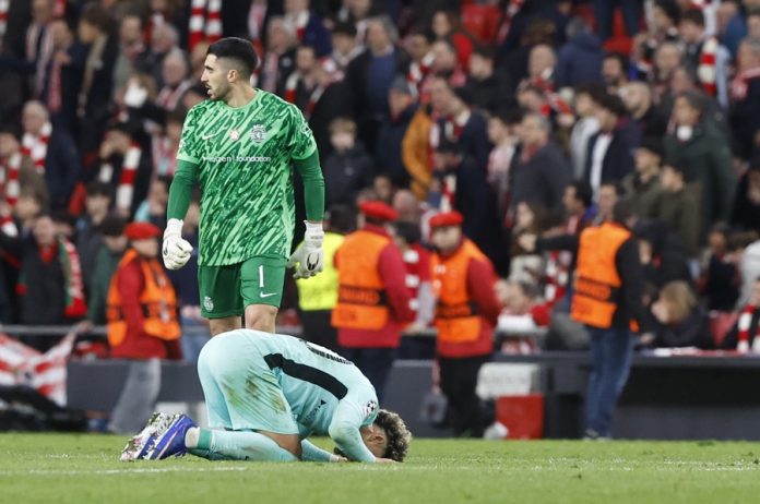 Sporting's Maximiliano Araujo says a prayer during the UEFA Champions League match of Athletic Club against Sporting CP, in Bilbao, Spain, 28 January 2026. EFE/EPA/Miguel Tona