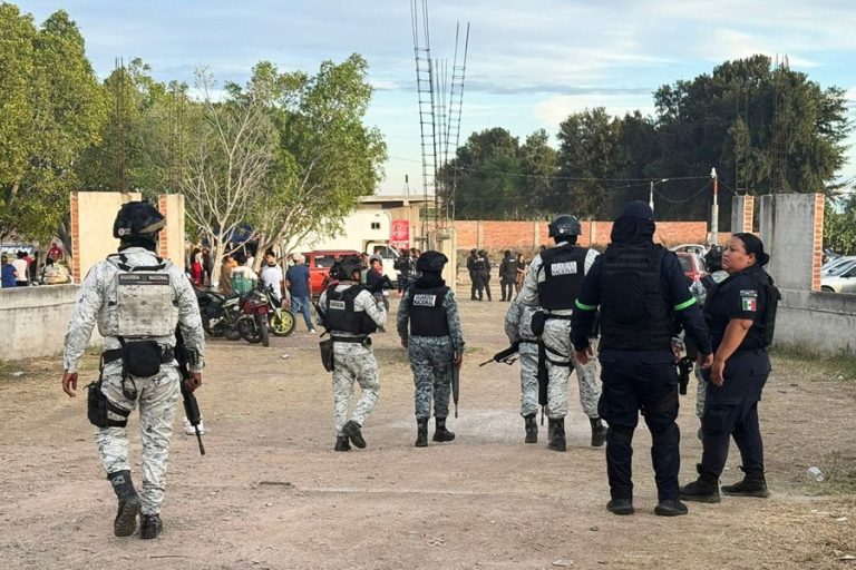 Members of the Mexican National Guard guard the area where an armed attack took place in the city of Salamanca, Mexico, 25 January 2026. EFE/EPA/STRINGER