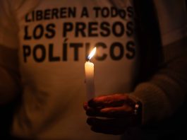 Venezuela proposes Political Prisoners Amnesty Law! People participate in a vigil outside the Rodeo I prison in Zamora, Miranda state, Venezuela, 23 January 2026. EFE/ Ronald Peña R