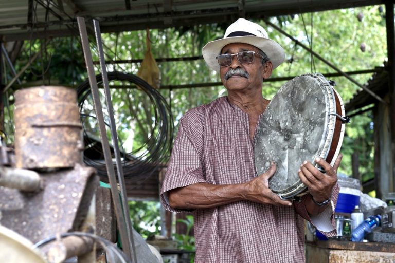 Manati (Puerto Rico), 30/01/2026.- Rafael Trinidad holds a plena tambourine during an interview with EFE at his workshop in Manati, Puerto Rico, 26 January 2026 (issued 30 January 2026). EFE/EPA/THAIS LLORCA