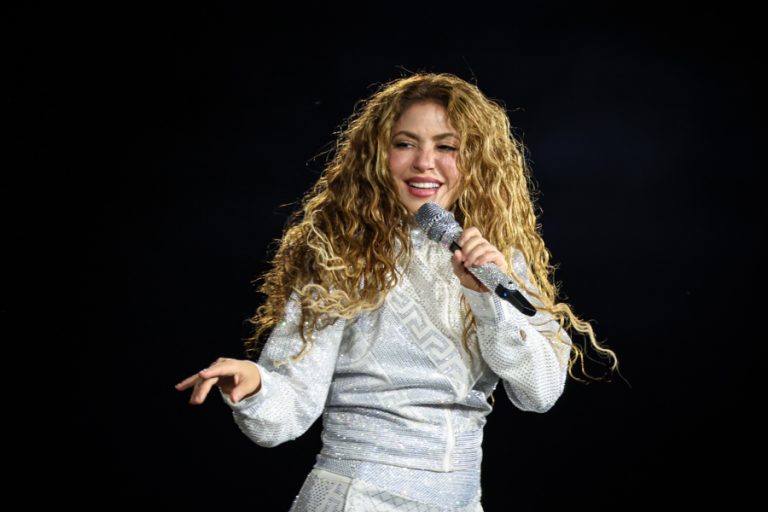 Shakira breaks Guinness World Record! Shakira breaks Guinness World Record!