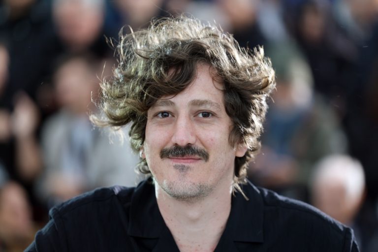 Filmmaker Simón Mesa premieres ‘A Poet’ in the US, a tragicomedy that makes viewers uncomfortable.