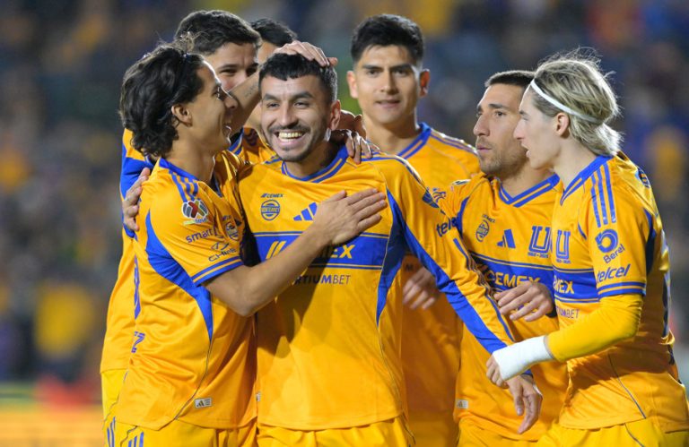 Ángel Correa scores a penalty and assists in Tigres’ victory.