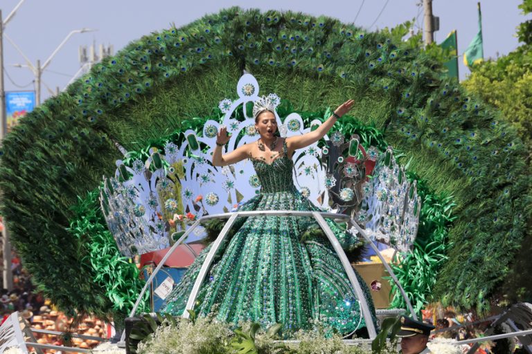 Barranquilla Carnival on the banks of Magdalena River!