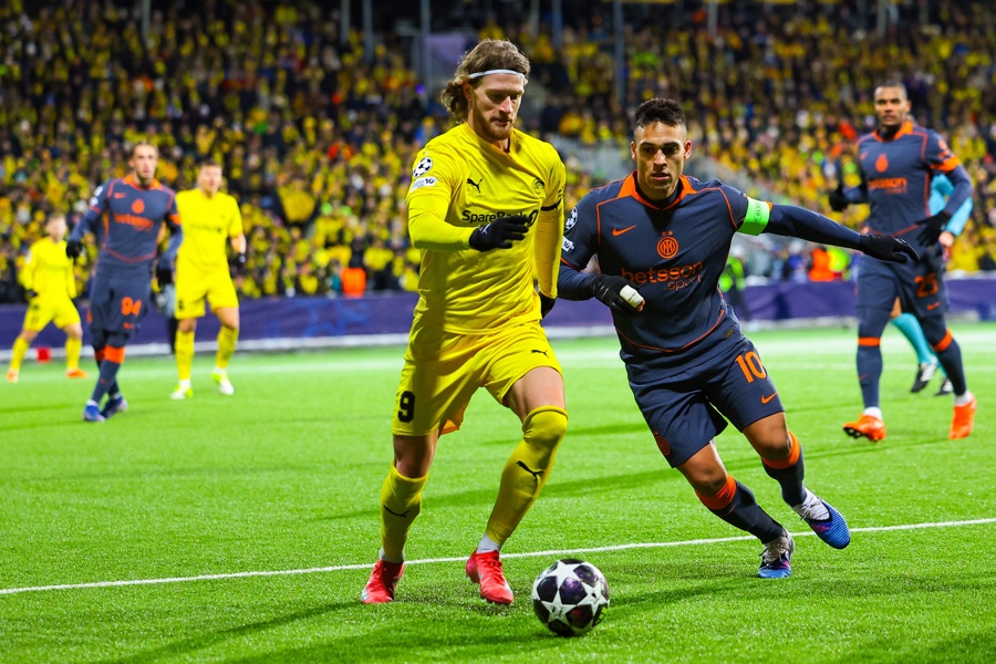 Bodo/Glimt's Kasper Hogh (L) and Inter's Lautaro Martinez in action during the UEFA Champions League play-offs 1st leg soccer match between Bodo/Glimt and Inter Milan, in Bodo, Norway. Feb. 18, 2026. EFE/EPA/THOMAS ANDERSEN NORWAY OUT
